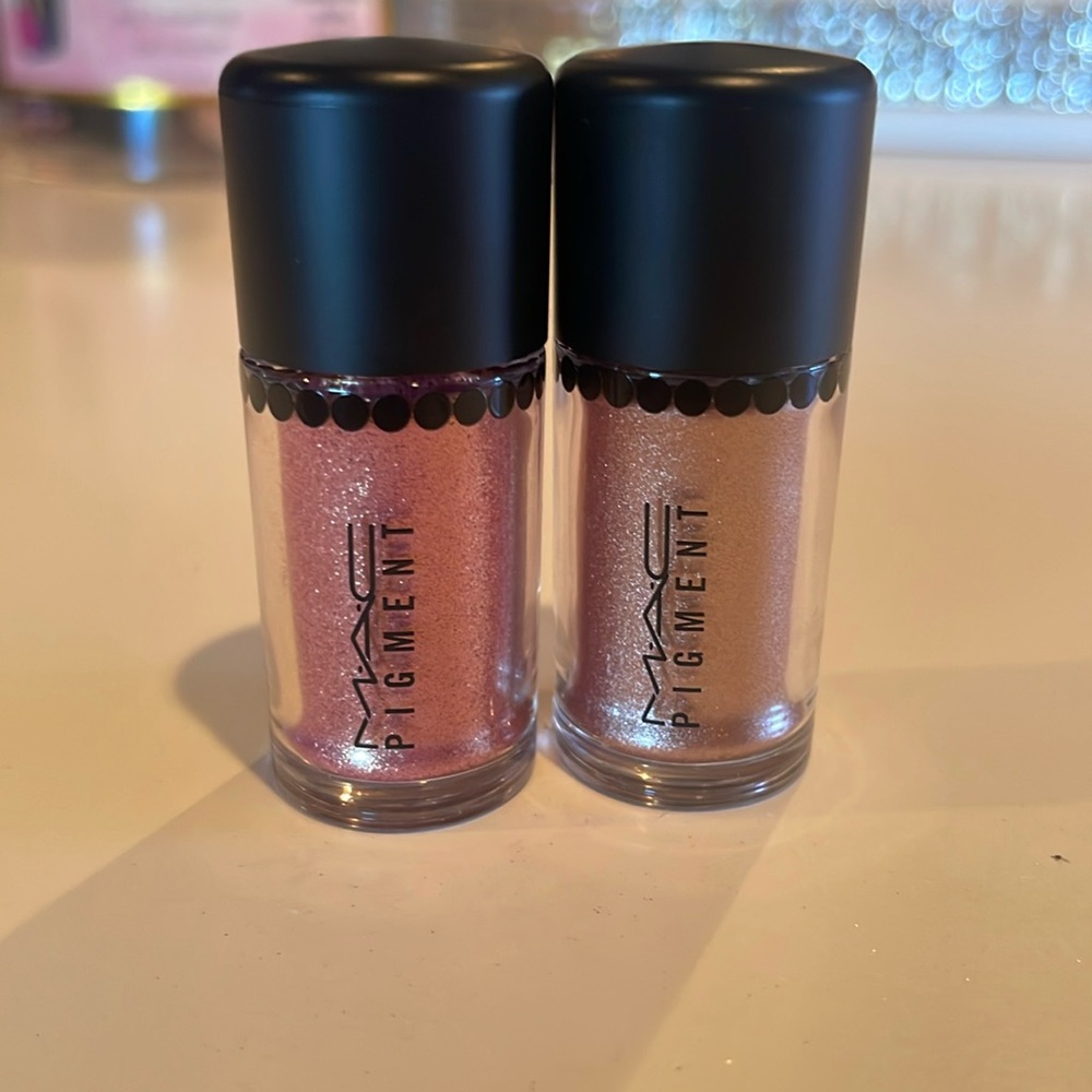 Mac cosmetics eye pigments. Shades Rose and Tan